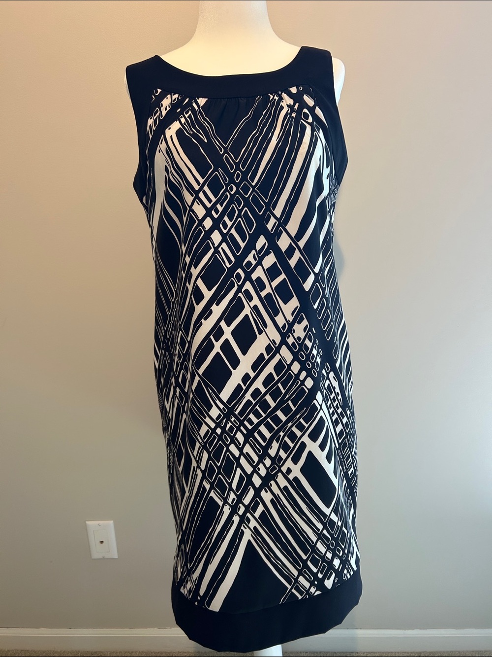 Sleeveless Black & White Patterned Shift Dress